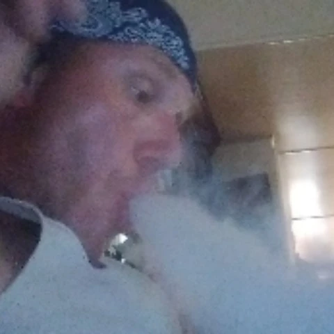 GsmokinBIGdickWhiteb