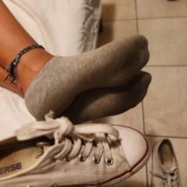Ilovesmellstinkyfeet