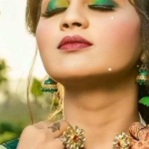 PetiteHeader7